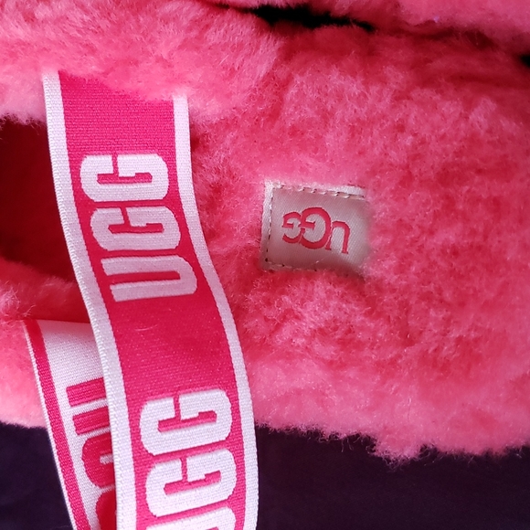 NWOB UGG Women's Fluff Yeah Slide Slipper in Neon Coral. Sz. 10 - Picture 3 of 8